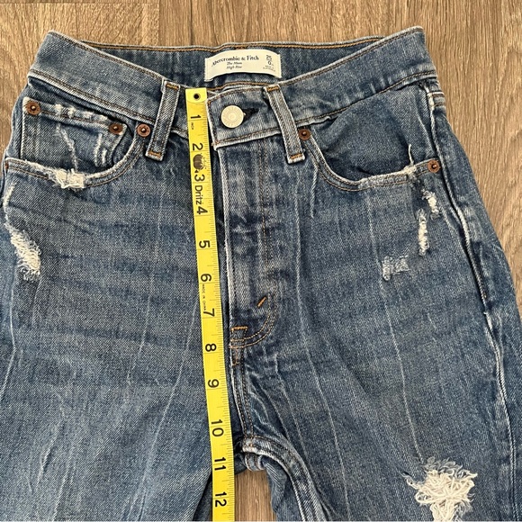 Abercrombie and Fitch The Mom High Rise Jeans - Picture 8 of 11